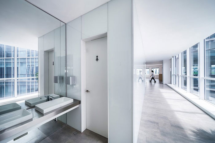 集團總部辦公樓過道設(shè)計方案