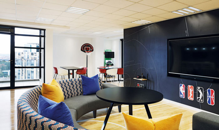 體育用品公司辦公室休息區(qū)裝修設(shè)計效果圖