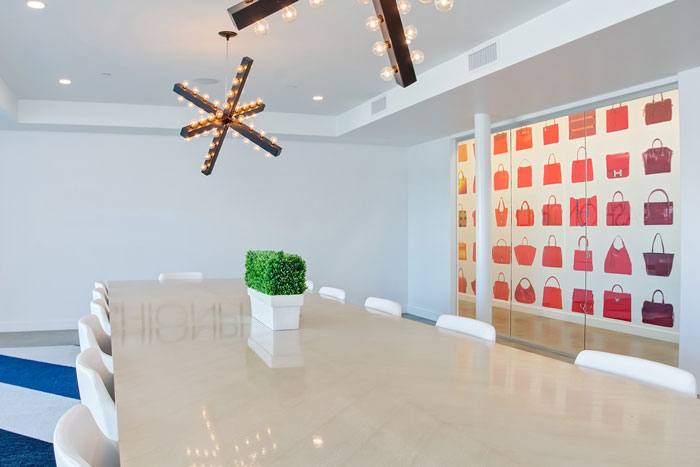 手袋公司辦公室會議室裝修設(shè)計(jì)效果圖