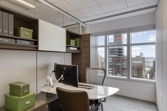 服務(wù)式經(jīng)理辦公室裝修設(shè)計效果圖