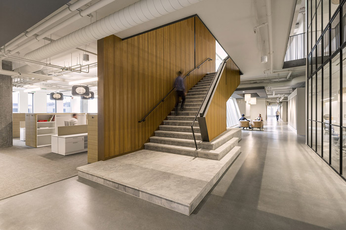 200人辦公室樓梯裝修設計效果圖